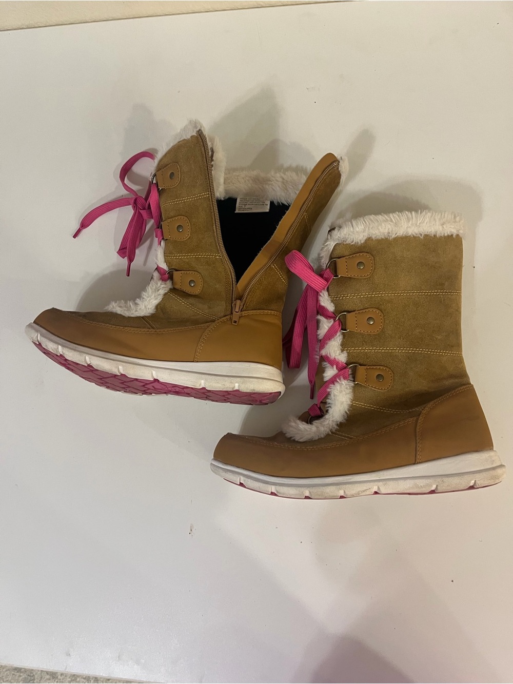 DSG Tan Suede Winter Boots with Pink Laces